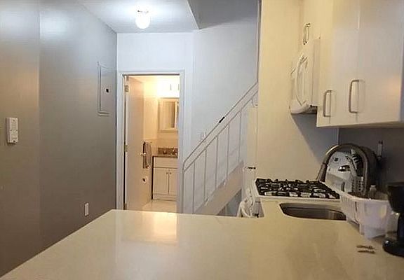 5th image of 307 E 93rd St APT 4