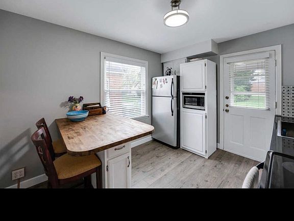 3rd image of 1537 Virginia Ave