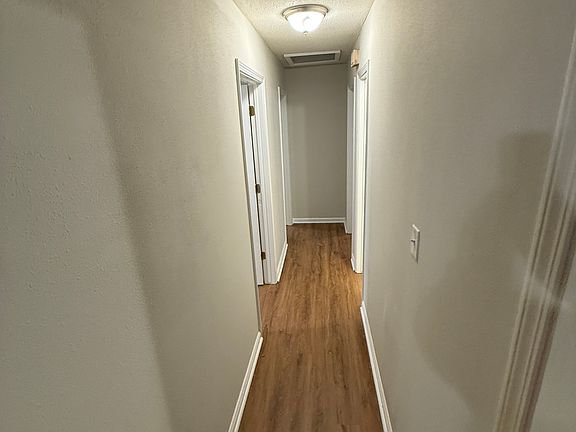 5th image of 842 Plymouth Dr