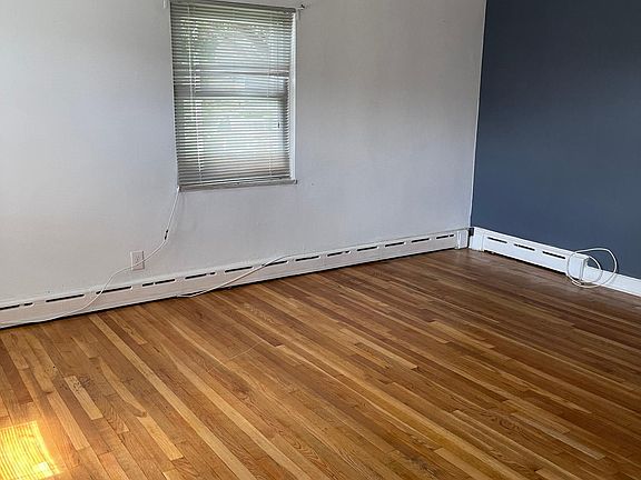 3rd image of 106 Lincoln Ave