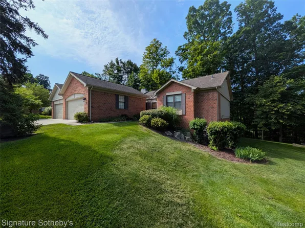 7094 Danbrooke, West Bloomfield, MI 48322