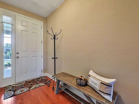 2nd image of 321 Parkwood Cir