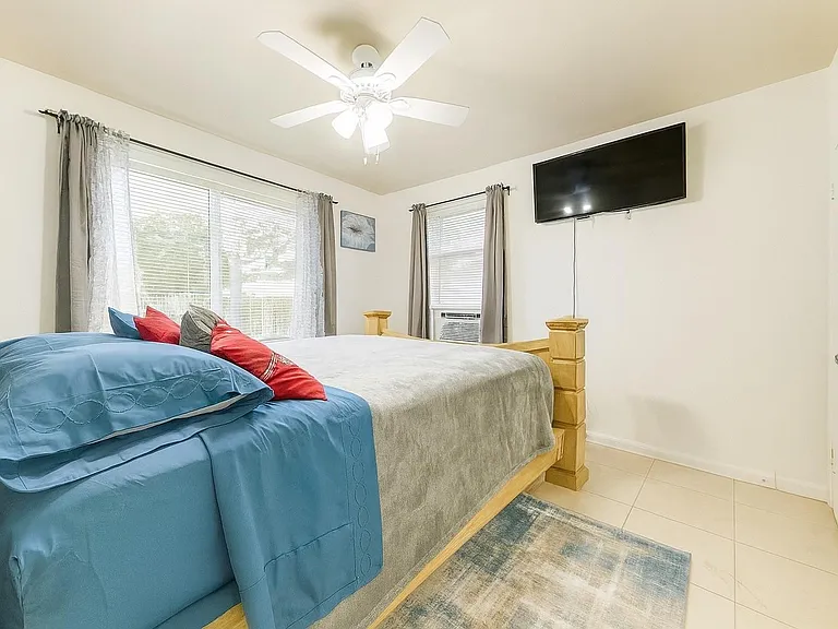 1935 Taylor St #2 — Photo 4