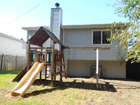 2nd image of 987 Hirsch Blvd