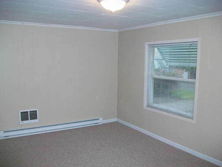 382 N Cedar St — Photo 4