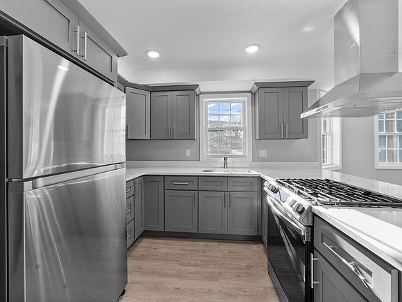 2nd image of 1 Moulton St #1