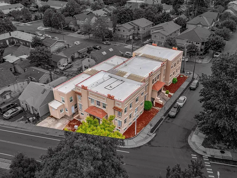 Avondale Apartments — Photo 6