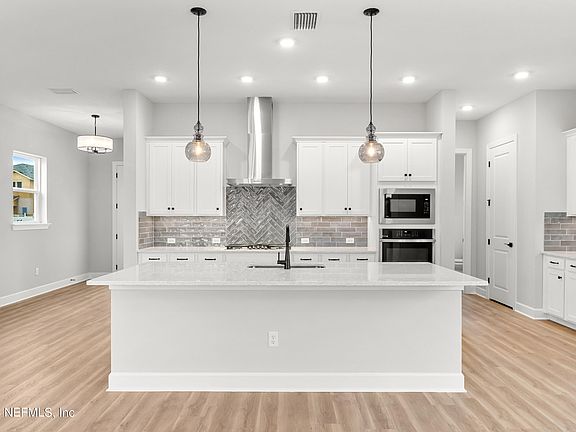 3rd image of 357 SIENNA PALM Drive