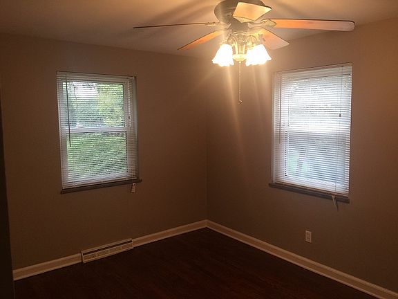 3rd image of 2950 Royal Glen Dr
