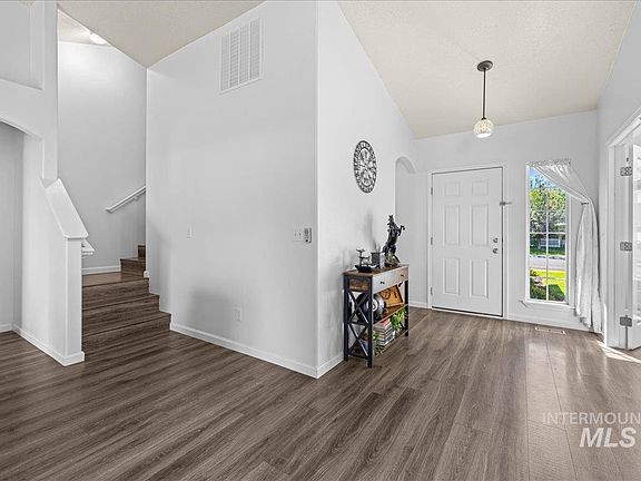 3rd image of 2100 W Crown Pointe Ave