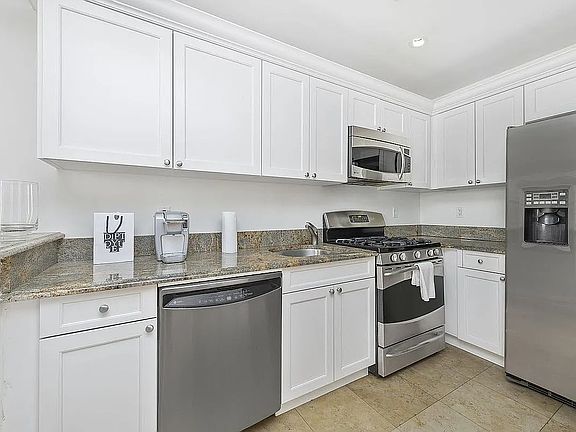 4th image of 154 W 70th St APT 4D
