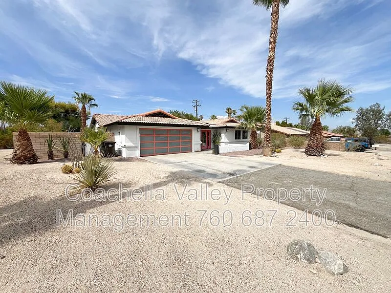 3 bed, 2.0 bath, 2030 sqft, $3,295 — Photo 2