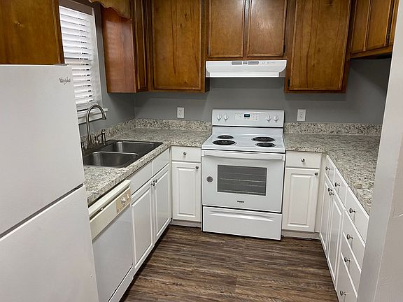 3rd image of 2924 Woodrich Dr #B