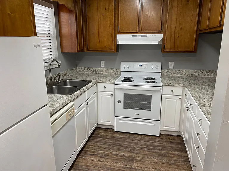 2924 Woodrich Dr #B — Photo 3