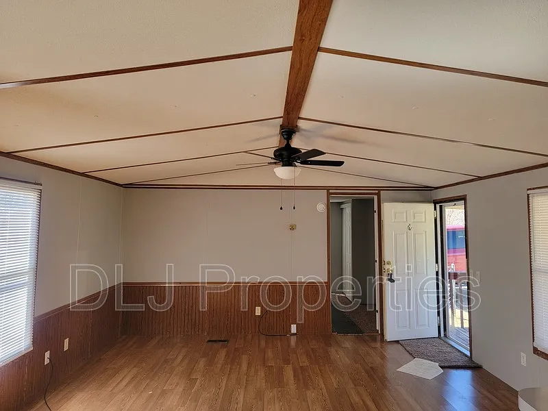 2 bed, 1.0 bath, $1,150 — Photo 3