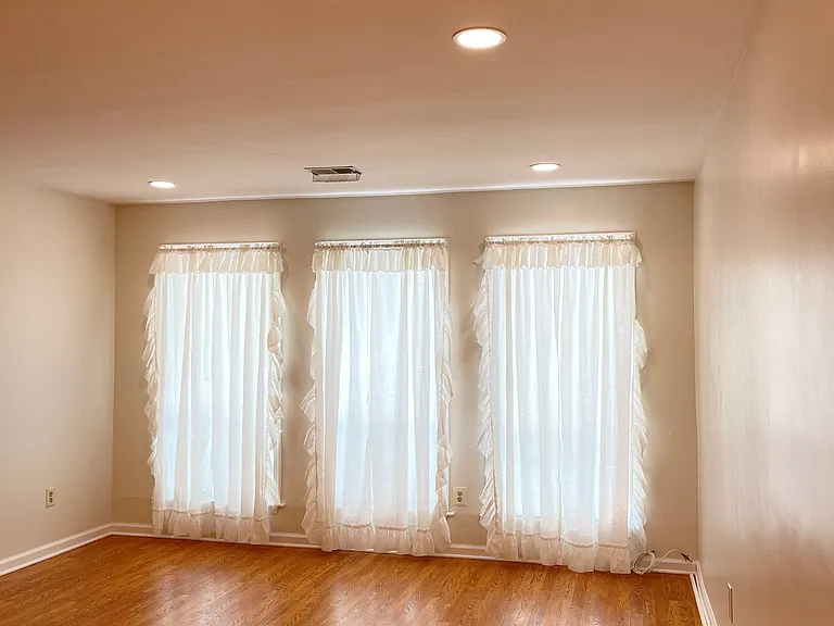 240 Teasdale Pl — Photo 2