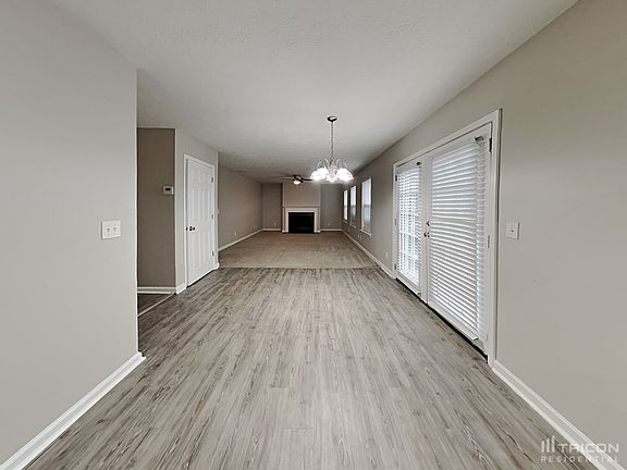 5th image of 1030 Riverclift Dr