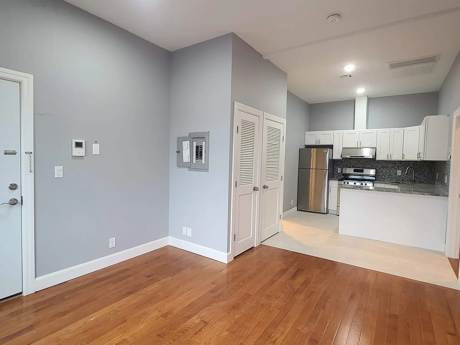 2 bed, 1.0 bath, 750 sqft, $2,900 — Photo 2