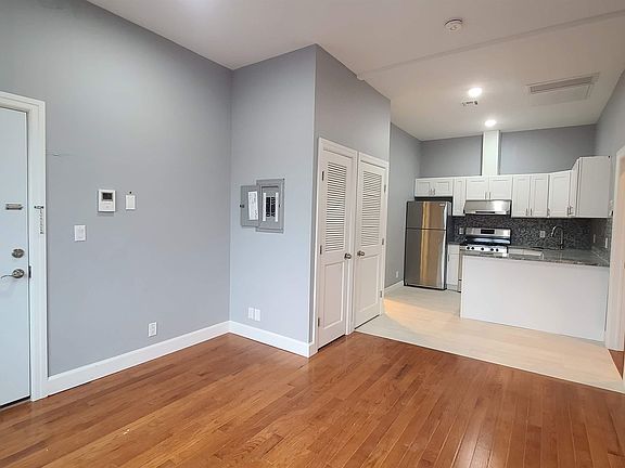 2nd image of 100 Griffith St #3R