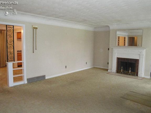 2nd image of 2105 Elm Dr