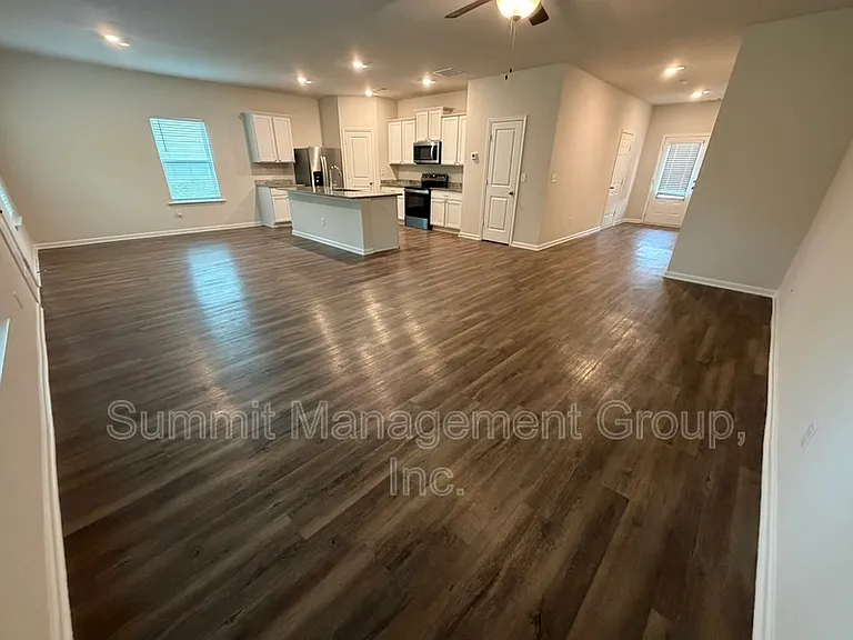 219 Limestone Cir — Photo 5
