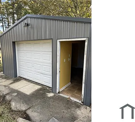 1836 Middle Rd — Photo 12