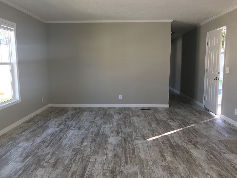 2nd image of 504 Kay St