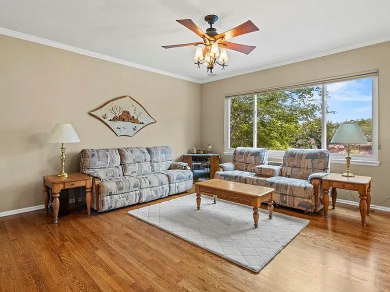 10350 Nottingham Dr — Photo 4