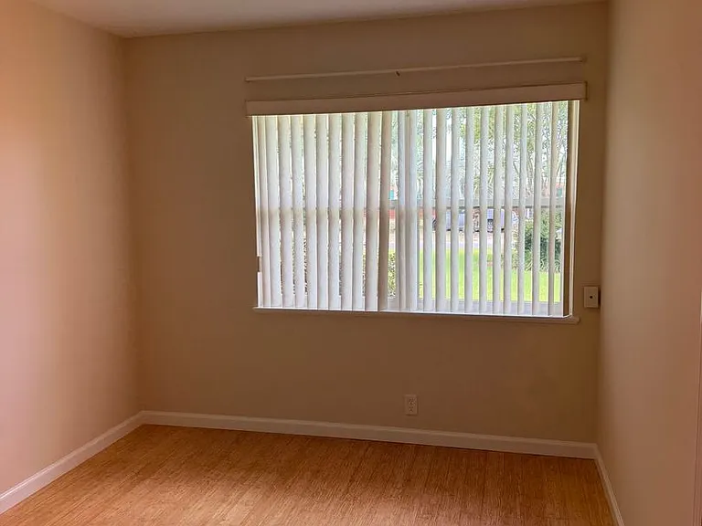 215 Woodlawn Dr — Photo 16