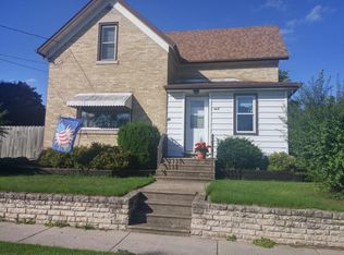 425 Elizabeth St, Mishicot, WI 54228