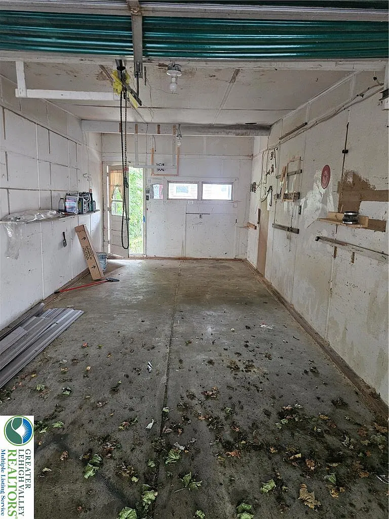 3 bed, 1.0 bath, 1050 sqft, $1,000 — Photo 4