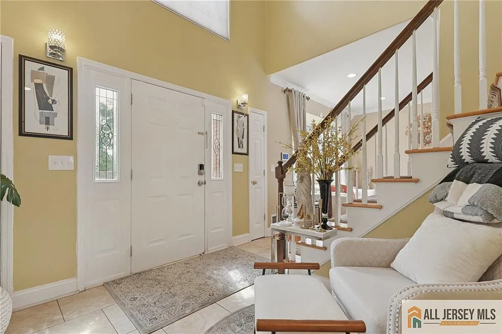 4 bed, 2.5 bath, $5,500 — Photo 3