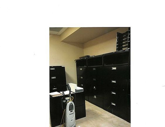 5th image of 3344 Main St
