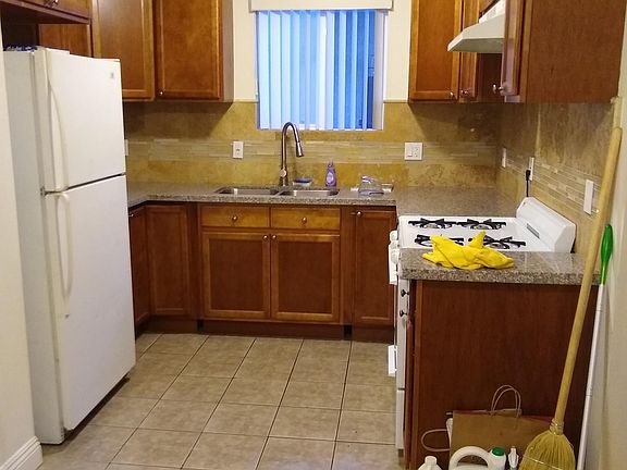 3rd image of 617 W 55th St