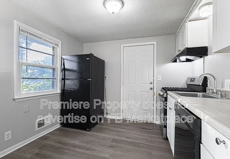 2503 S Vermont Ave — Photo 4