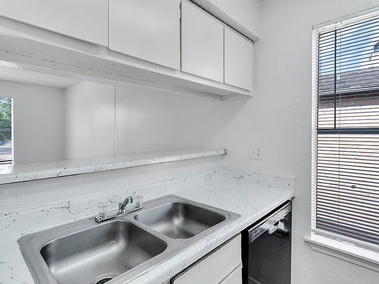 Villa Nueva Apartments — Photo 20