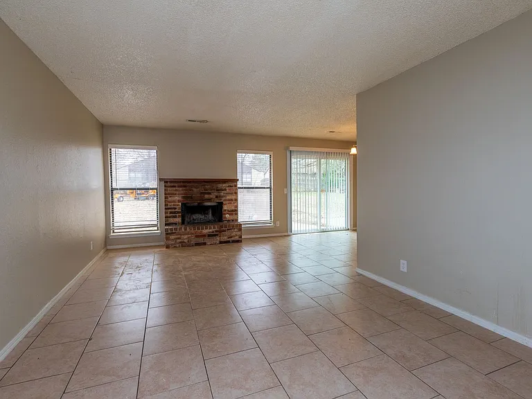 4902 S Gum Ave — Photo 48