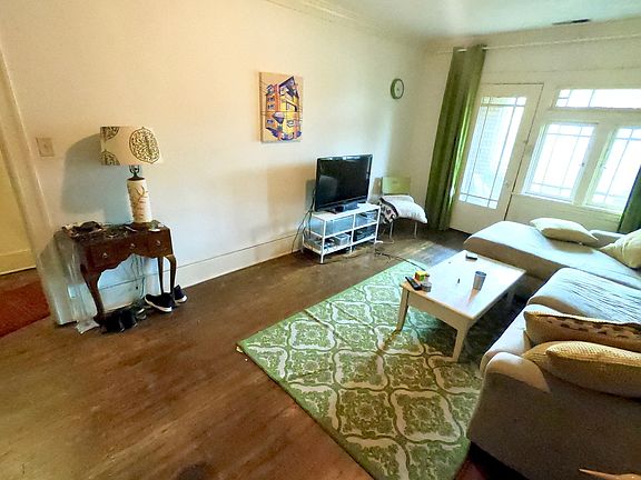 3rd image of 120 N Linden Ave APT 6