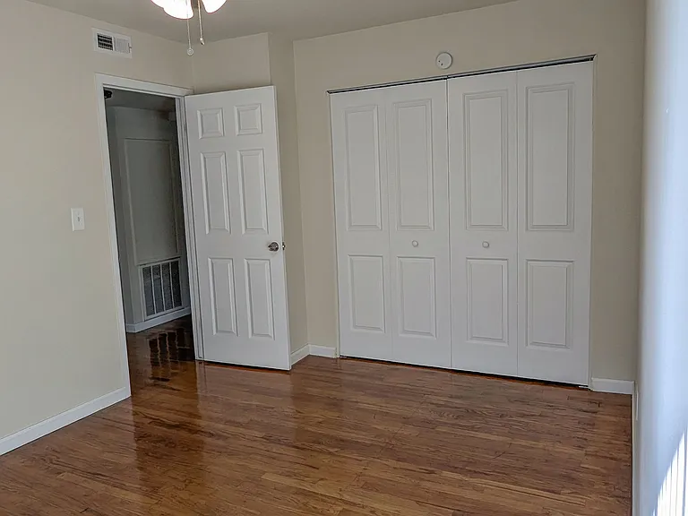 Silver Pines Apartments — Photo 6