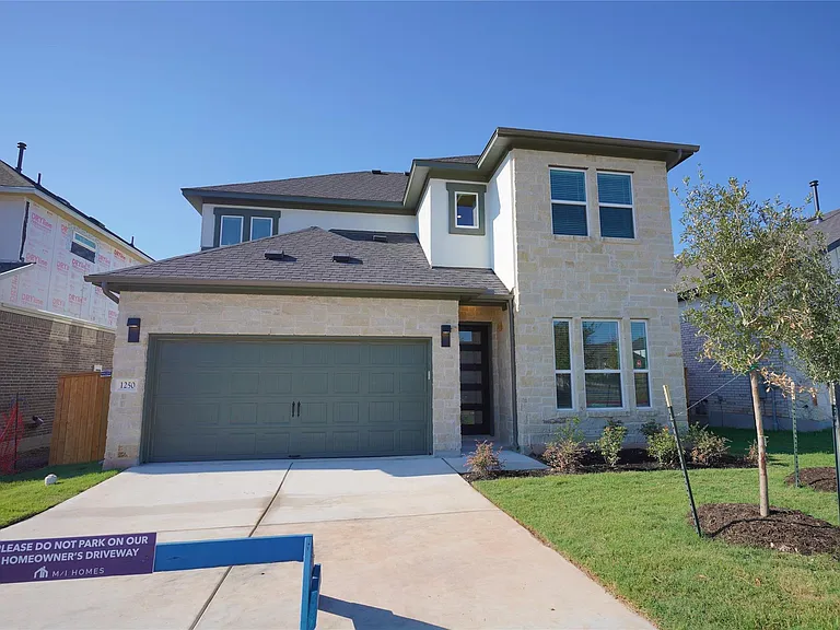 1250 N Roger Hanks Pkwy — Photo 1
