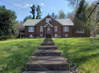 212 E Main St, Waverly, TN 37185