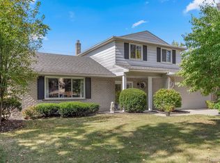 335 Kinloch St, Dearborn Heights, MI 48127