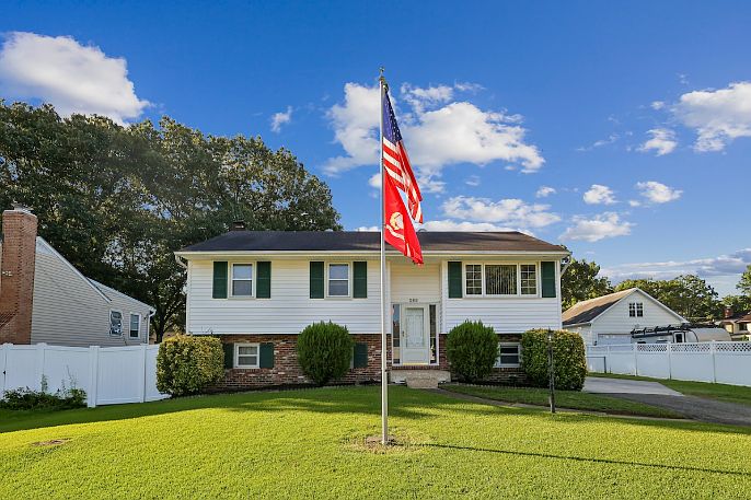 1st image of 431 Manor Rd #431