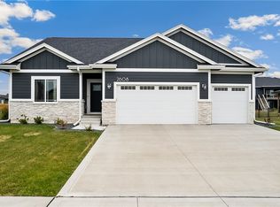 2608 NW Ridgewood Dr, Grimes, IA 50111