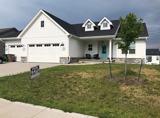 911 Cardinal Dr, Polk City, IA 50226