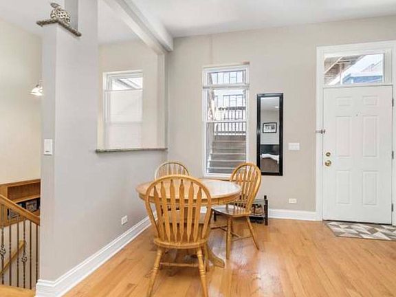 4th image of 1321 N Artesian Ave APT 1R