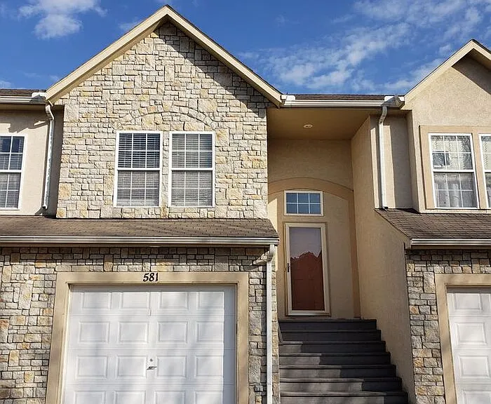 581 Woodson Ln — Photo 2