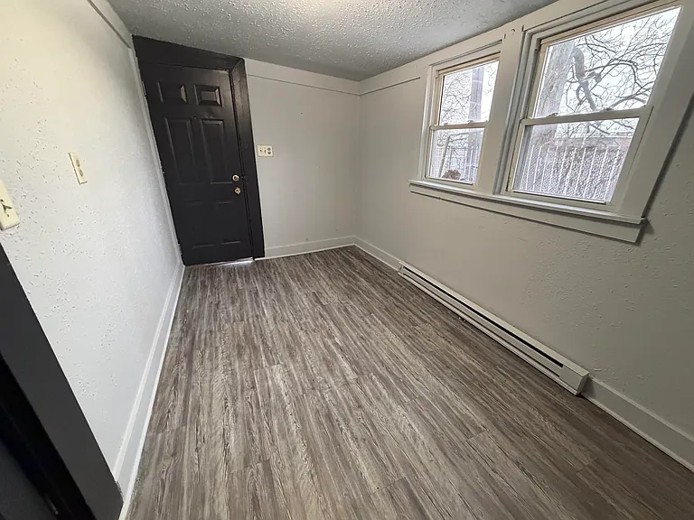 618 Porter St — Photo 12