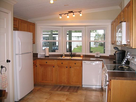 3rd image of 661 Hickory Hl