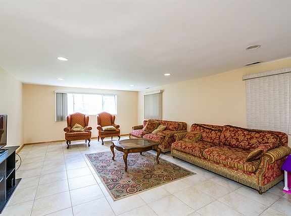 5th image of 8308 Tripp Ave